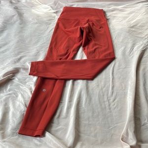 Lululemon wonder under